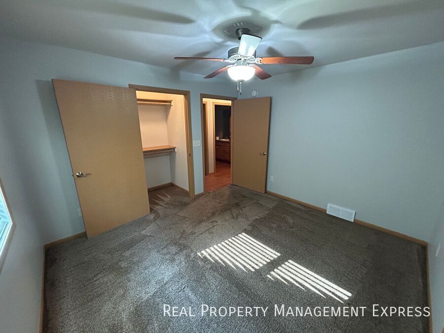 Building Photo - Charming 2-bedroom 2-bathroom home