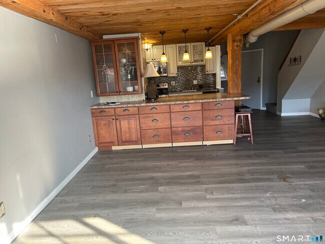 Building Photo - 68 Thermos Ave