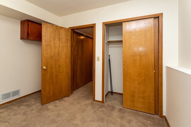 Building Photo - 6109 Lowlander Ct