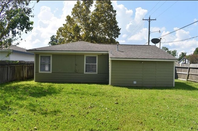 Building Photo - 2432 38th Ave N