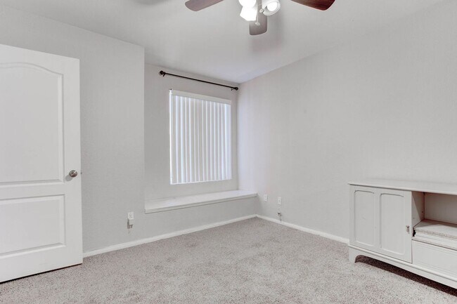 Building Photo - 9325 W Desert Inn Rd