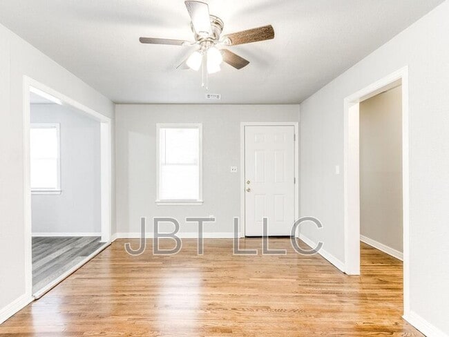 Building Photo - 314 W Peach St