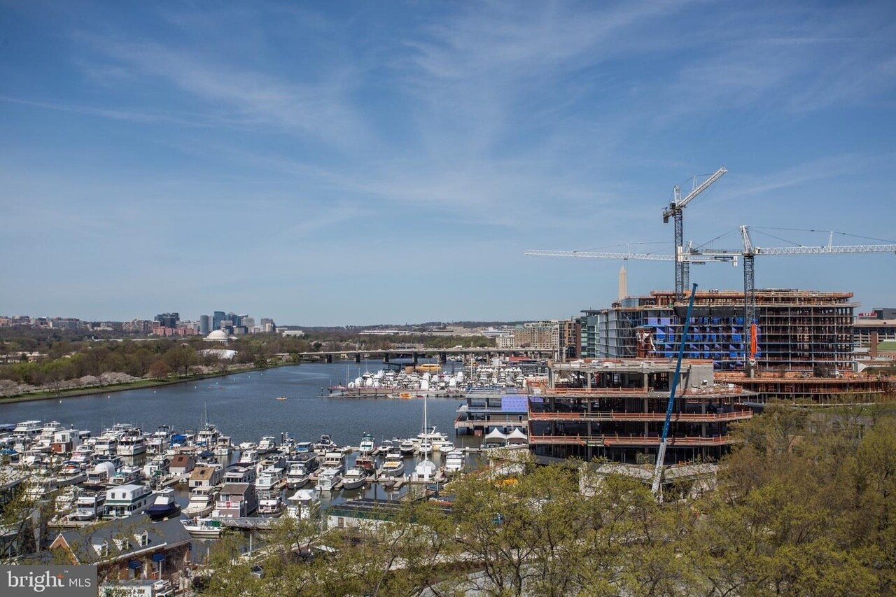 Building Photo - 560 N Street SW