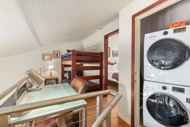 Building Photo - 600 South Park Avenue