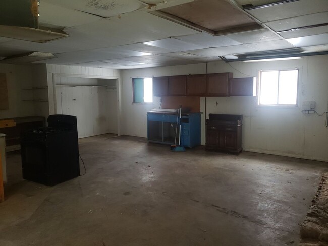 Building Photo - 3 Bedroom in New Haven 2 Bath with Man Cav...