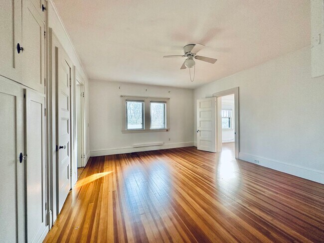 Building Photo - 671 Prospect St