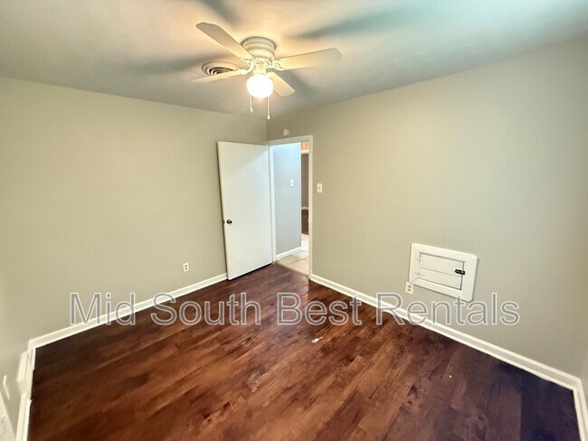 Building Photo - 3010 Ashwood Cove