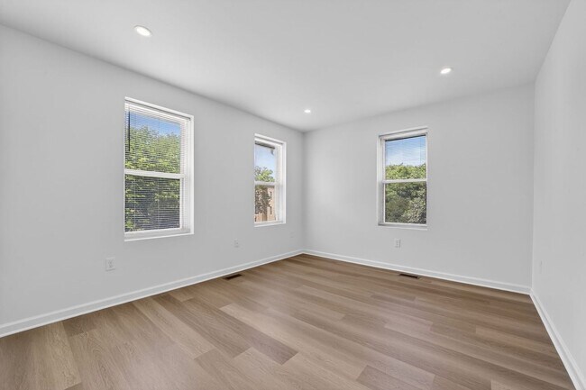 Building Photo - Spacious 6BR Rowhome in Prime DC Location