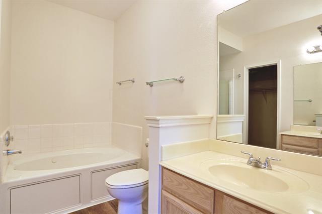 Building Photo - 9208 Chesapeake Ln