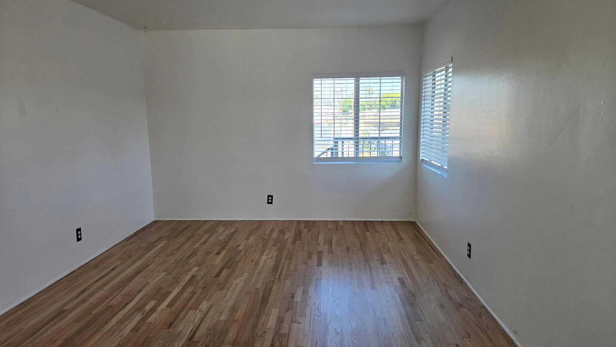 Building Photo - 3554 Locke Ave