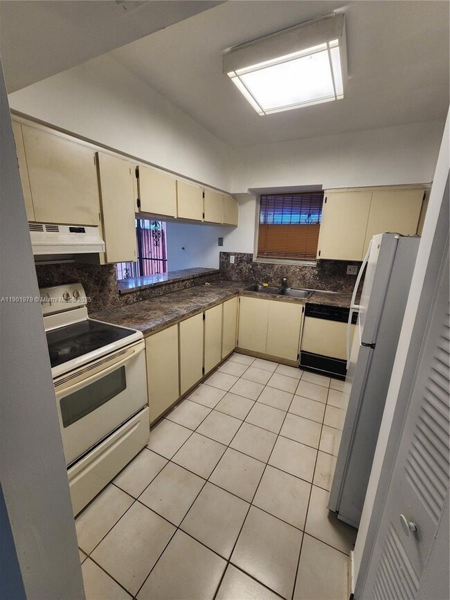 Building Photo - 4505 W 15th Ave