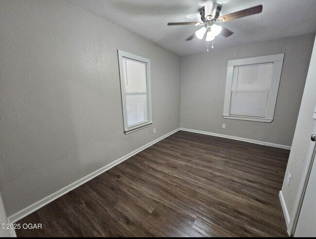 Building Photo - 427 E BJ Tunnell Blvd