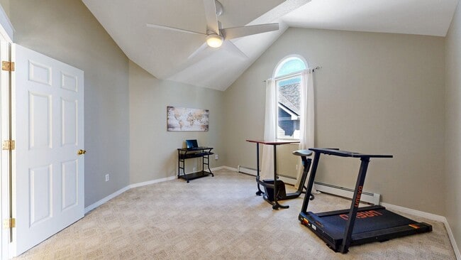 Building Photo - Beautiful Townhome-Fort Collins