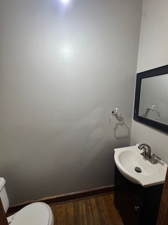 Building Photo - 901 W Main St