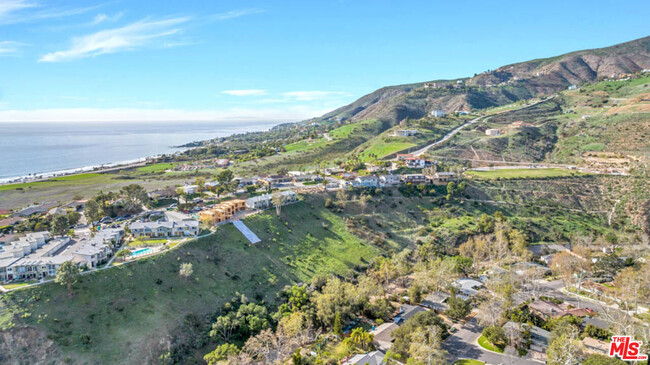 Building Photo - 30611 Las Estrellas Dr