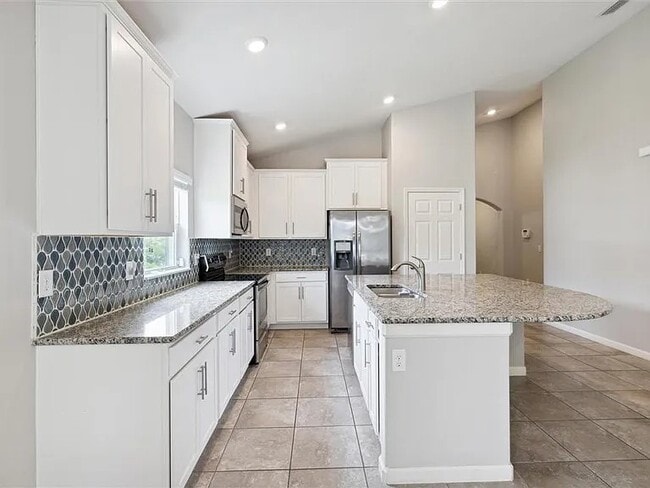 Building Photo - 5987 Ridge Lake Cir
