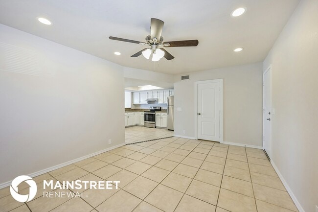 Building Photo - 1611 E Villa Maria Dr