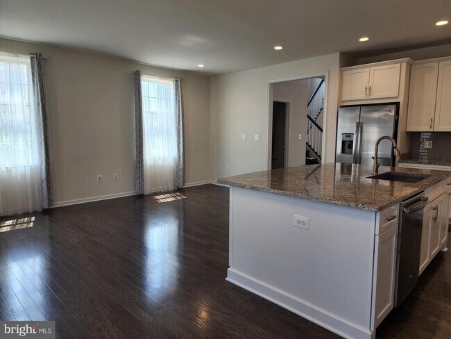 Building Photo - 25020 Cambridge Hl Ter