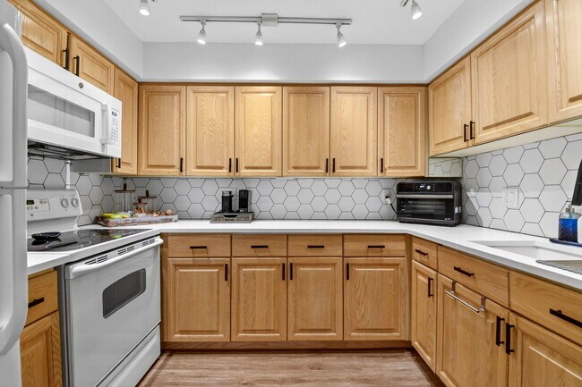 Building Photo - 3589 S Ocean Blvd