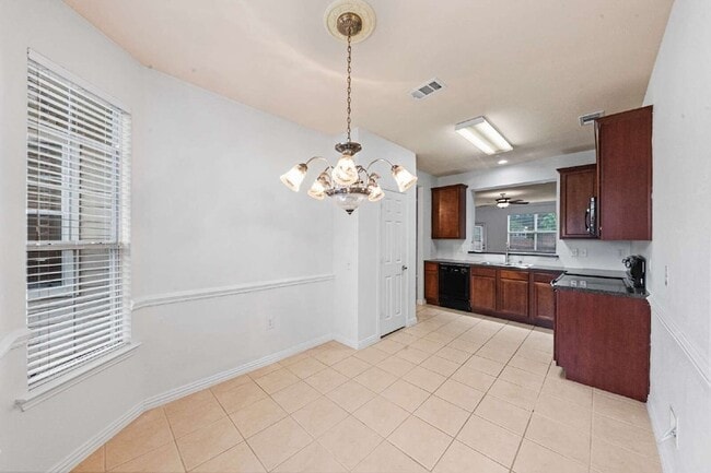 Building Photo - 252 Heritage Hill Dr