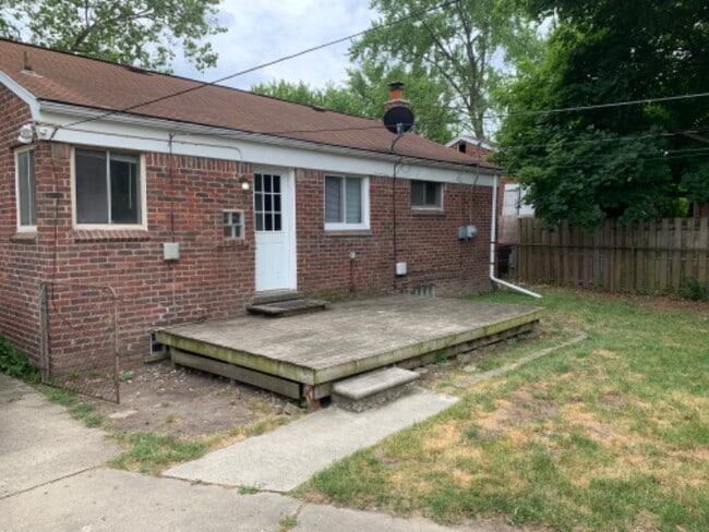 Building Photo - 9871 E Clements Cir