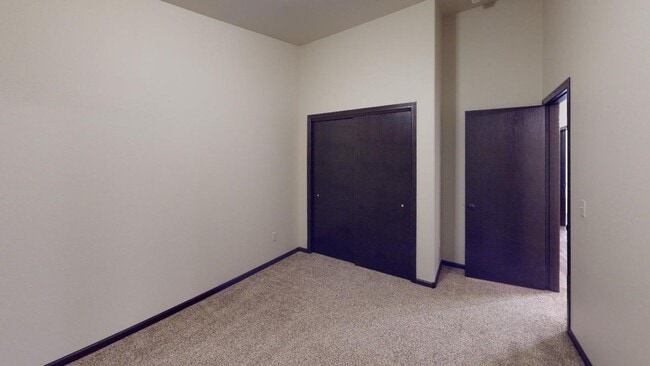 Building Photo - Stunning 3 Bed / 2 Bath Townhome in Northern Lights