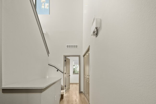 Building Photo - 1390 Pierce St