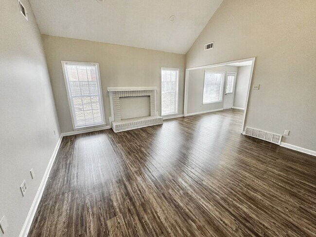 Building Photo - 8569 Kings Cross Cove