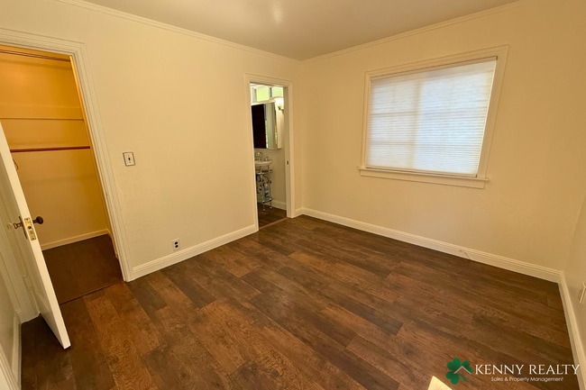 Building Photo - Charming 1 Bedroom Home with Private Yard in Pacifica
