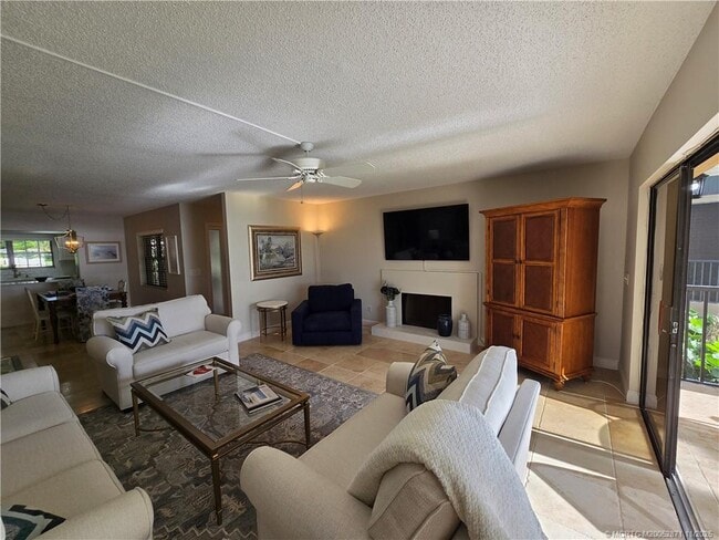 Building Photo - 316 NE Edgewater Dr