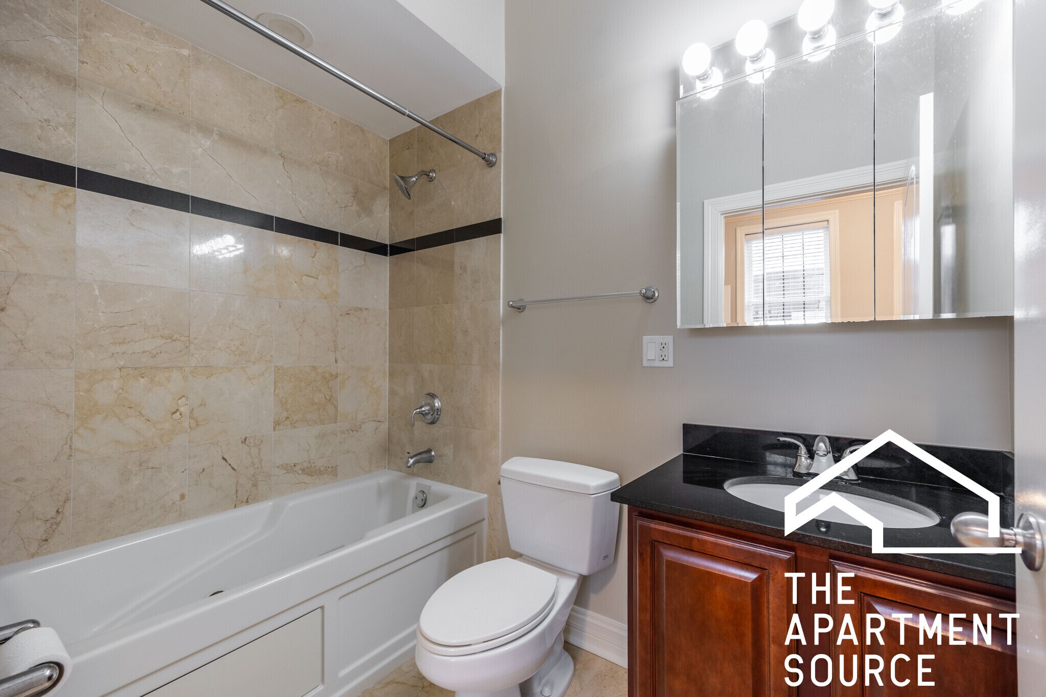 Building Photo - 2338 W Morse Ave