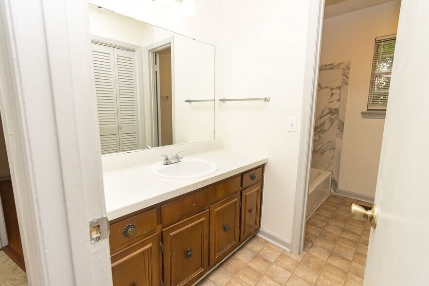 Building Photo - 5781 Taggart Dr