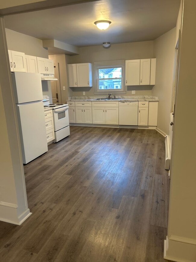 Building Photo - 3rd St 31-33 N