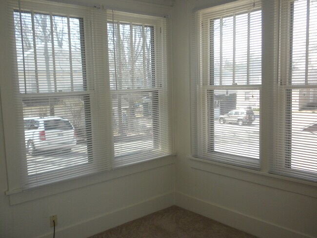 Building Photo - 1510 Rosemary Ln