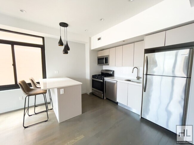 Building Photo - Bushwick Avenue / Spacious 2-Bed, 1-Bath /...