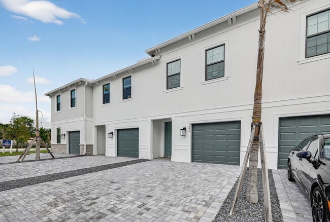 Building Photo - 2880 SE Federal Hwy