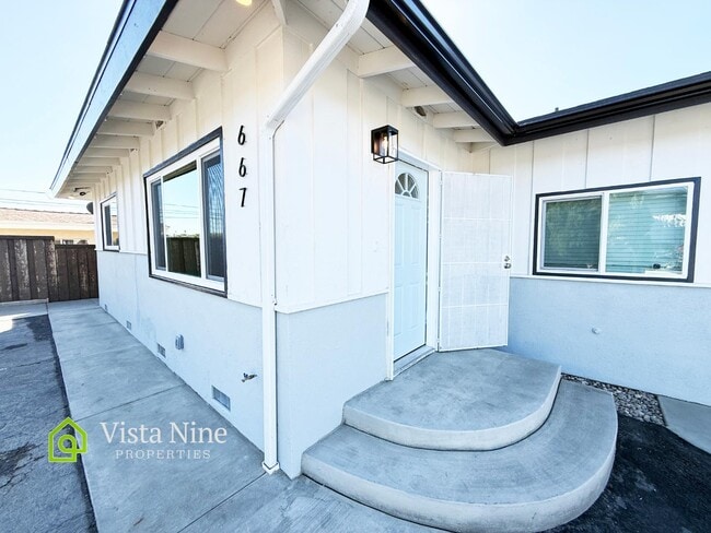 Building Photo - 665-669 Townsite Drive - 667 Townsite Dr