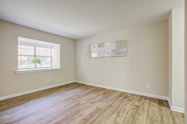 Building Photo - 5924 Cove Landing Rd