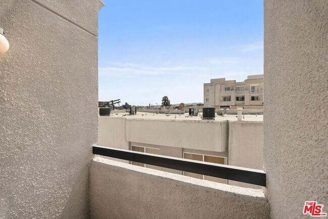 Building Photo - 1240 S Corning St