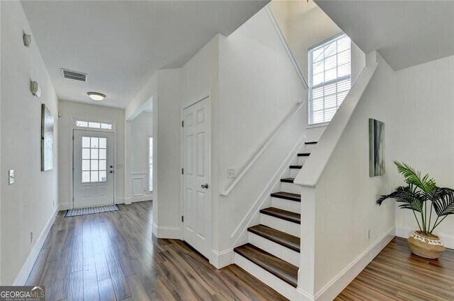 Building Photo - 335 Pintail Ct