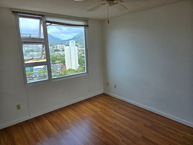 Building Photo - Breathtaking mountain view, 1 bdrm, 1 bath...