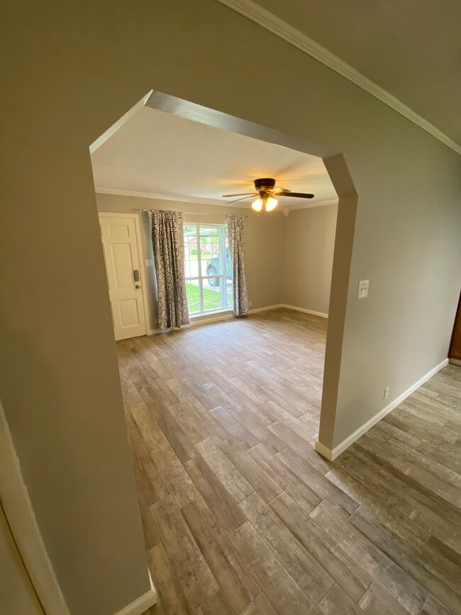 Building Photo - 4010 Honeysuckle Ln