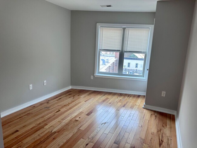 Building Photo - 4444 Cresson St