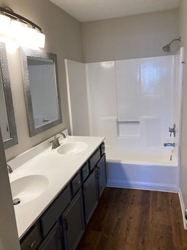 Building Photo - Spacious Washington Township Two Bedroom R...