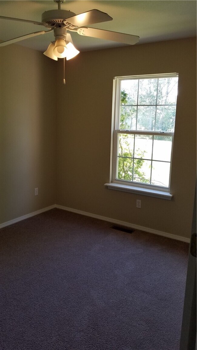 Building Photo - 17 Slifer Dr