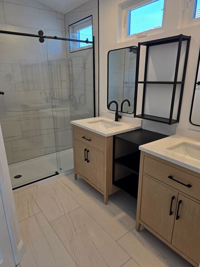 Building Photo - Newly Remodeled Home in South Temecula.