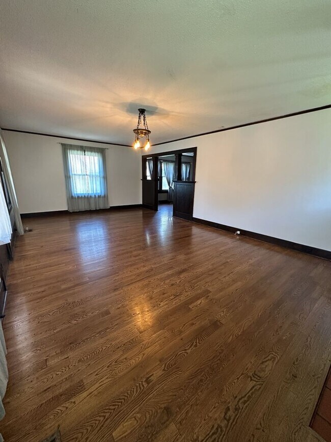 Building Photo - Charming 3BR Brainerd Home with Screened Porch