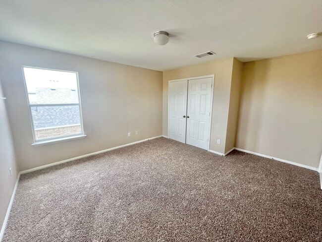 Building Photo - Beautiful 3-bedroom 2.5 bath home in Kille...