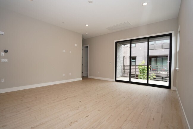 Building Photo - New Construction End Unit Luxury Townhome in Central Sunnyvale Location!