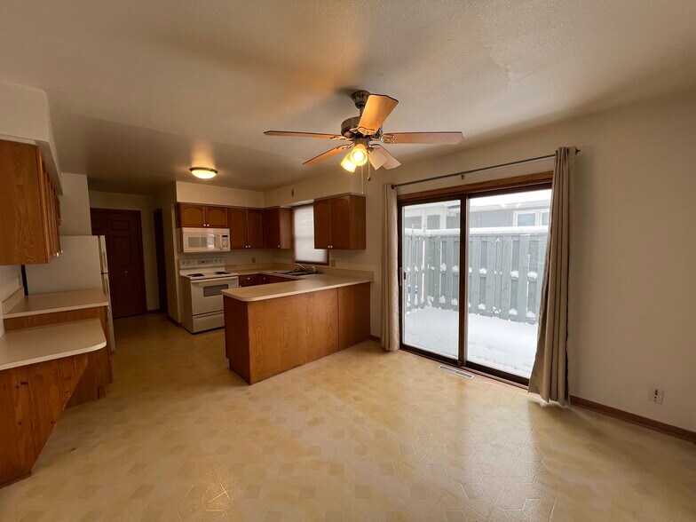 Building Photo - 604 Brown St